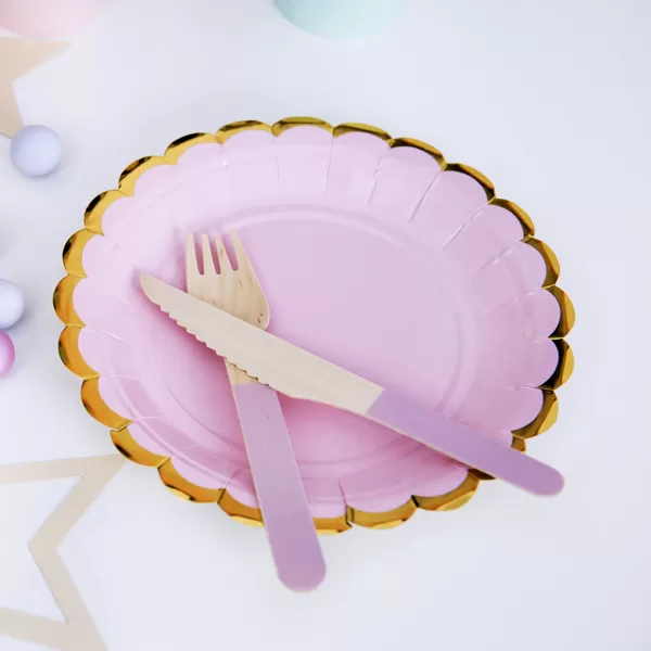 Papír tányér, világos pink, arany szegéllyel, 18 cm